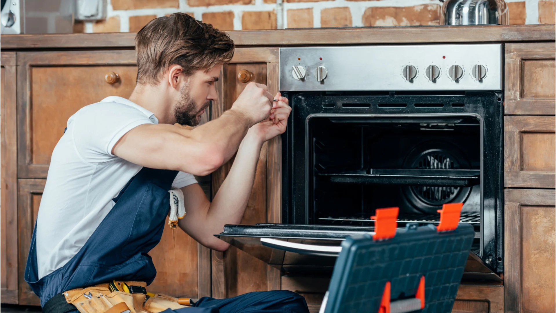 Electric oven with digital display